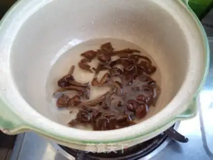 Make Roach tofu mushroom soup step 3