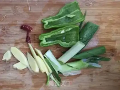 Make Red-fried fish step 1