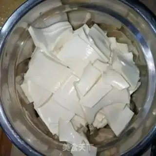 Make Roach tofu soup step 1