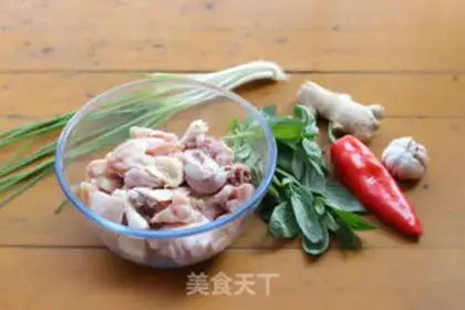 Make Three chickens on the table step 0