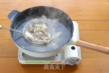Make Three chickens on the table step 1