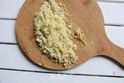 Make Garlic fan shrimp step 1