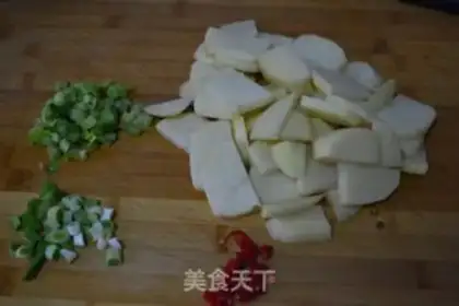 Make Spicy dry pot dirt. Beans step 1
