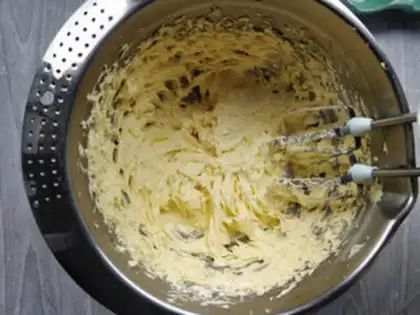 Make A flower birthday cake step 1
