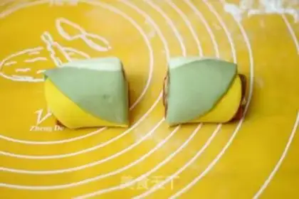 Make Five-coloured rose buns step 7
