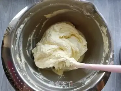 Make A flower birthday cake step 2