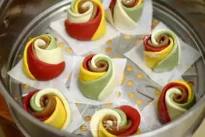 Make Five-coloured rose buns step 9