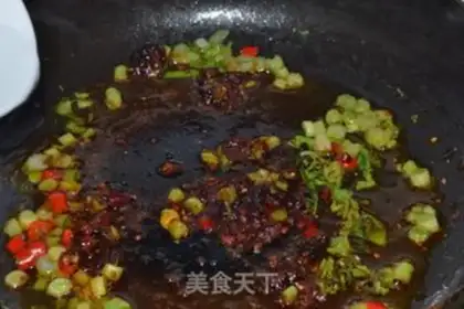 Make Spicy dry pot dirt. Beans step 8