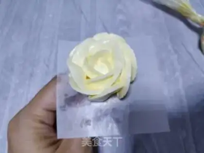 Make A flower birthday cake step 15
