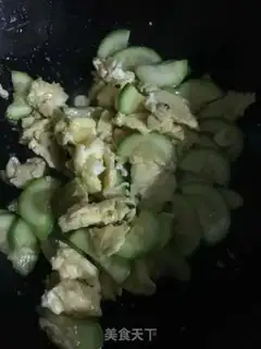 Make Scrambled eggs step 2