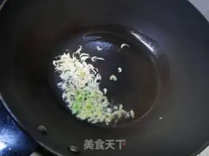 Make Tomato shrimp egg noodles step 3