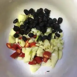 Make Four seasons of bean fried meat step 7