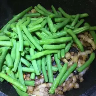 Make Four seasons of bean fried meat step 11
