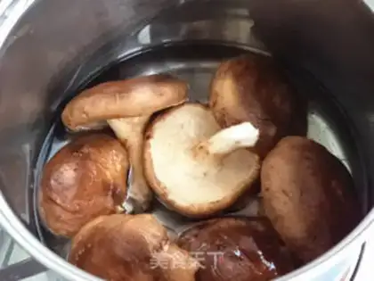 Make Big cabbage fried mushrooms step 0