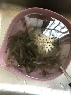 Make Homemade calcium shrimp leather powder step 0