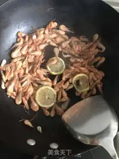 Make Homemade calcium shrimp leather powder step 2