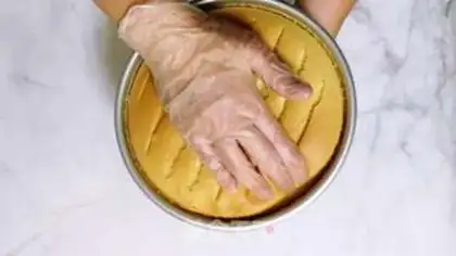 Make Gradual Color Float Cake step 1