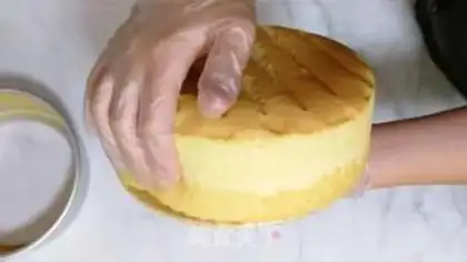 Make Gradual Color Float Cake step 3