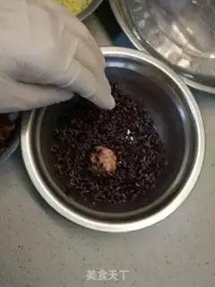 Make Two-colour rice balls step 2