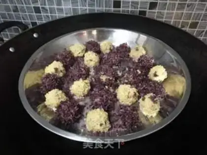 Make Two-colour rice balls step 3