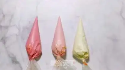 Make Gradual Color Float Cake step 10