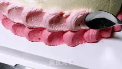 Make Gradual Color Float Cake step 14