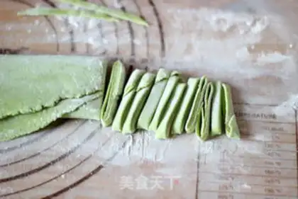 Make Scrambled spinach hands step 8