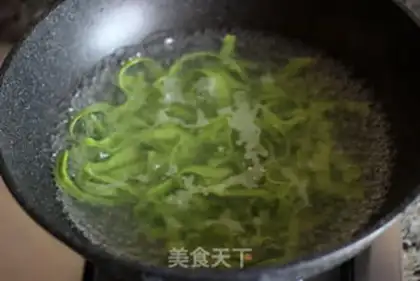 Make Scrambled spinach hands step 10