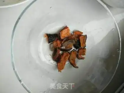 Make Tofu sea cucumber soup step 1