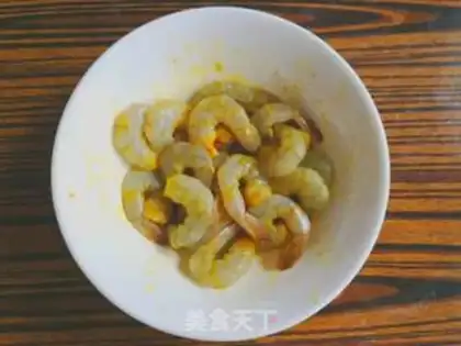 Make Curry shrimp step 0