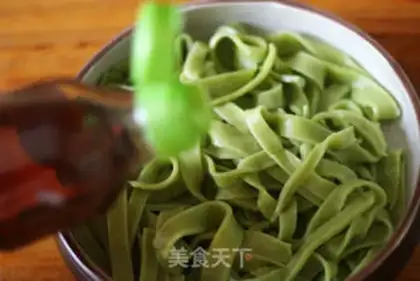 Make Scrambled spinach hands step 15