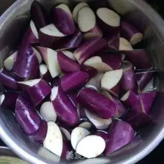Make Garlic pork and eggplant step 1