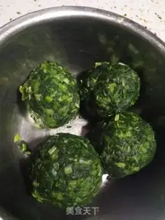 Make Pork spinach, three dumplings step 2