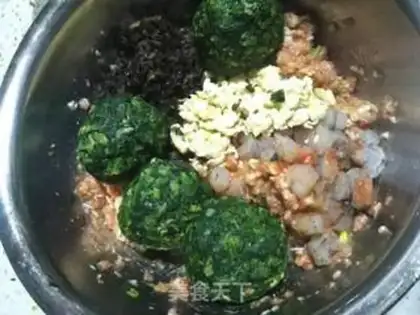 Make Pork spinach, three dumplings step 10