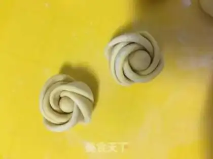 Make Pumpkin rose buns step 10