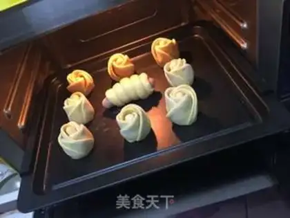 Make Pumpkin rose buns step 12