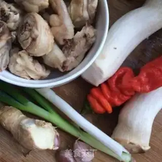 Make Chicken crumbs step 0