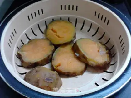Make The yeast onion onions and eggs step 1