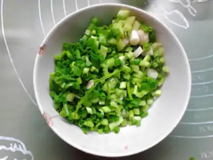Make The yeast onion onions and eggs step 3
