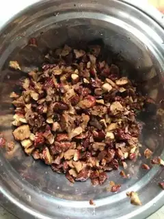 Make Pumpkin with red dates step 2
