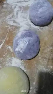 Make Potato pumpkin roll step 3