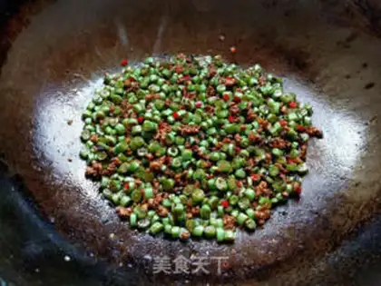 Make The meat and the fragrance of the beans step 7