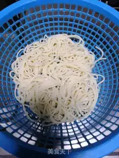 Make Spicy chicken noodle step 4