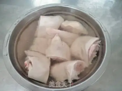 Make Pig hoofs burn potatoes step 0