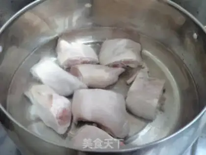 Make Pig hoofs burn potatoes step 1