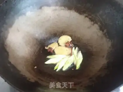 Make Pig hoofs burn potatoes step 2