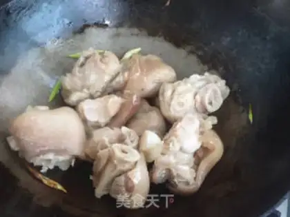 Make Pig hoofs burn potatoes step 3