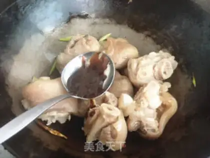 Make Pig hoofs burn potatoes step 4