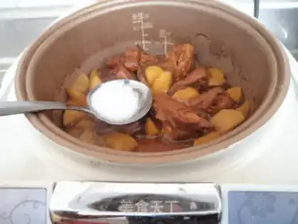 Make Pig hoofs burn potatoes step 11