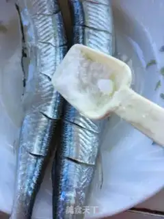 Make Dry-dried fresh horse-step fish step 1